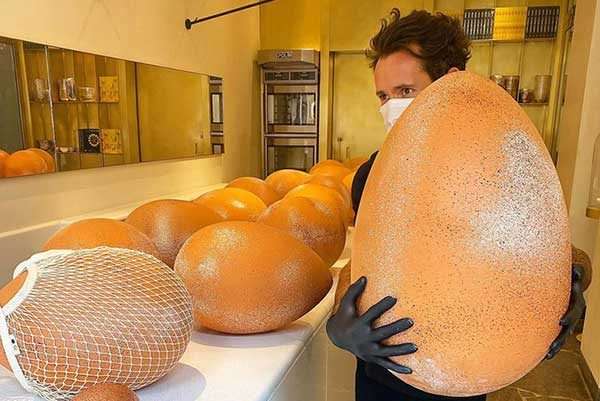 The Egg XXL for Caregivers by Cedric Grolet